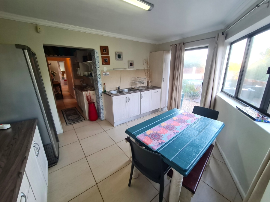 8 Bedroom Property for Sale in Paradise Beach Eastern Cape